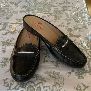 Marc Joseph Navy Blue Leather Mule
Size 8    Handcrafted in Brazil